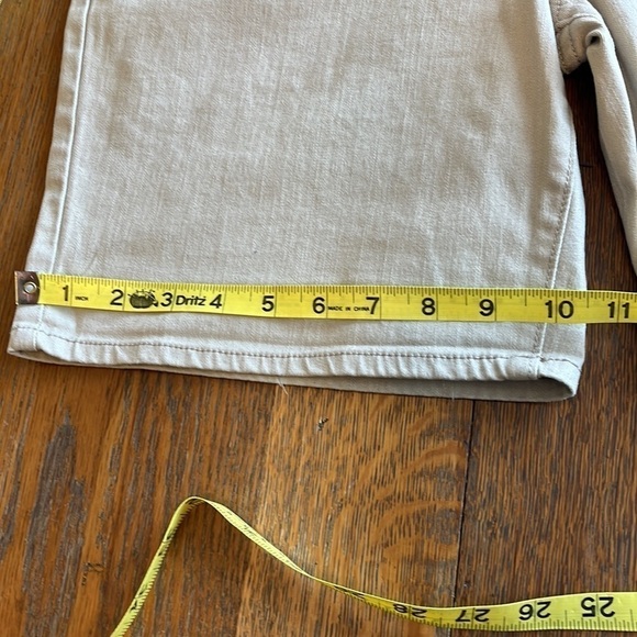 NEW Riders by Lee Midrise Short Casual Size 10.  Color is pure cashmere - Picture 8 of 9